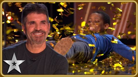 GOLDEN BUZZER is one of the BEST VOICES Simon's ever .